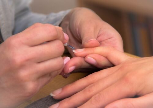 Como fazer alongamento de unhas em casa? Aprenda aqui!